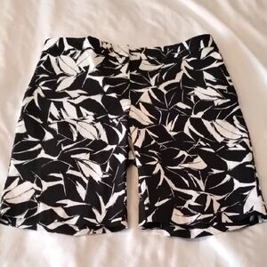 Mario Serrani Italy Black/White Comfort Stretch Shorts W/Tummy Control, Size: 4